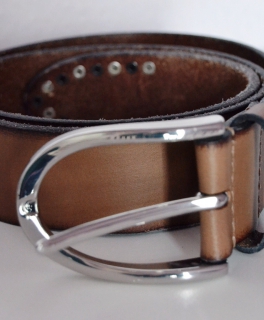 Ledergürtel mit Nieten