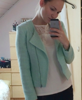 mintfarbener Blazer / Boucle Jäckchen