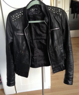 Absolut liebste Lederjacke mit Nieten