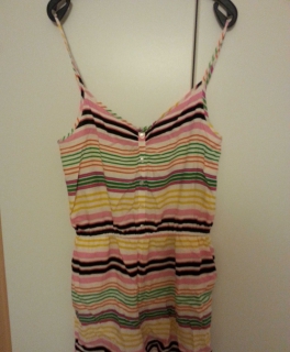 Süßer sommerlicher Jumpsuit