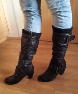 Schwarze Stiefel von Rieker