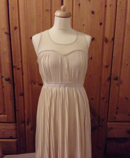 Elegantes Eierschalenfarbenes Kleid 