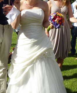 Brautkleid A-Linie ivory Gr. 42 mit Reifrock und hochsteckbarer Schleppe, Pronuptia