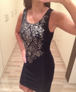 Kurzes Kleid mit Goldprint