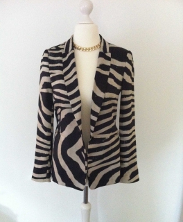 Blazer im animalen  Muster von ZARA