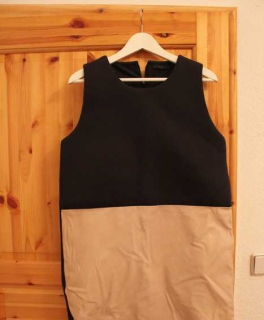 COS Kleid Scuba Dress Lederfakeeinsatz Blau Beige gerade Linie leicht ausgestellt