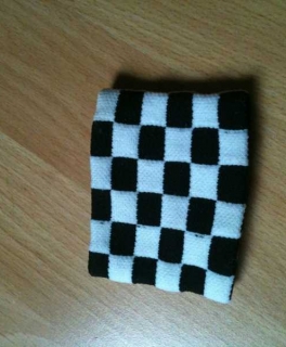 Emo Scene Punk Armband Schweißband schwarz weiß kariert