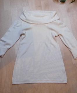 edler weißer Strickpullover