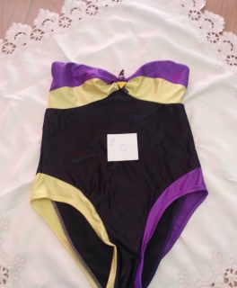 Badeanzug nur gewaschen worden aber ungetragen gr.42