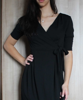 Schwarzes Wickelkleid