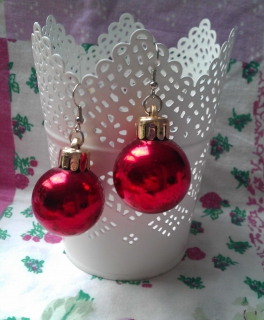 süße Weihnachtskugel Ohrringe