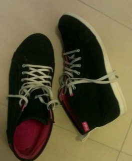 CROCS Women’s LoPro Canvas Mid-Top Sneaker 39,5