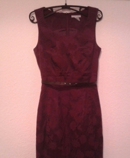 Figurbetontes Cocktailkleid mit Blumenmuster