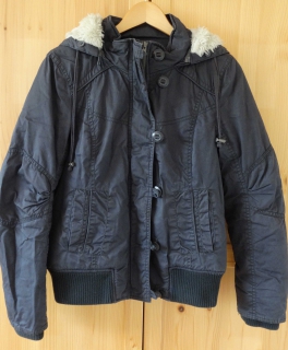 Winterjacke / Fell / grau / Kapuze