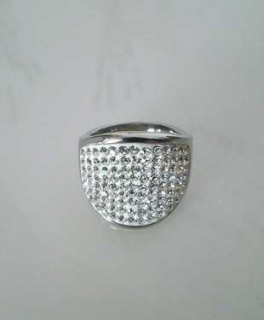 Toller Ring mit Swarovski-Kristallen