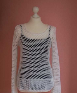 weißer, löchriger Grobstickpullover 