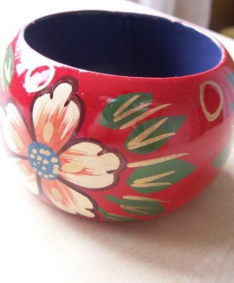 Roter Blumen Holzarmreif von Promod