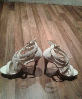 weiße High Heels