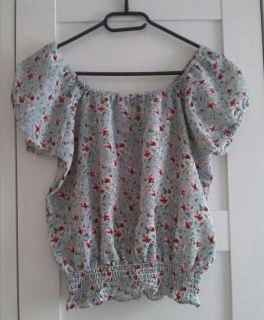 Buntes Blümchenshirt mit Puffärmeln