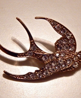 süße Brosche mit Schwalbe :)