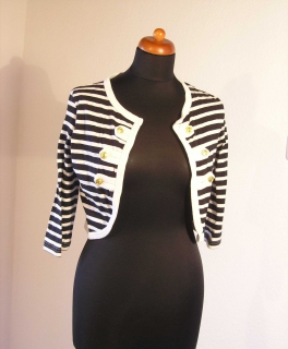 Schicker Blazer im Marine-Stil
