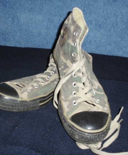 Tarnfarbene Converse Chucks