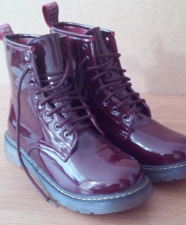 Nagelneue weinrote Lack Boots Gr. 38 NEU 8-Loch Leo Print Schnürer/ Schnürstiefel/ Punk/Hipster