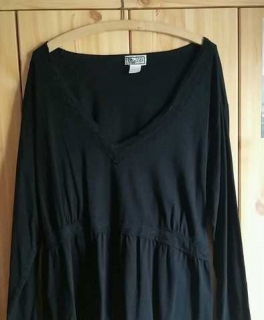 Schwarze Tunika mit Spitze