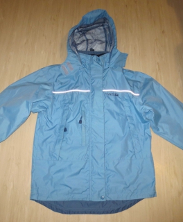blaue, atmungsaktive Regenracke von TCM