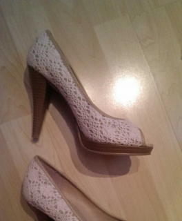 Pumps mit weißer Spitze, Gr. 36