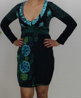 Blaues Desigual Kleid mit Blumen