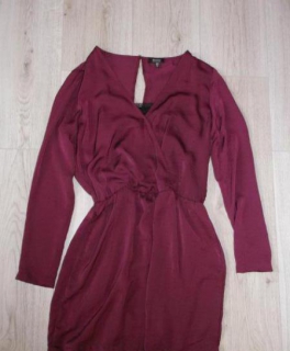 Schönes Kleid im Glanzlook