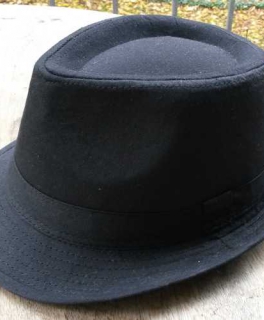 Schwarzer eleganter Hut