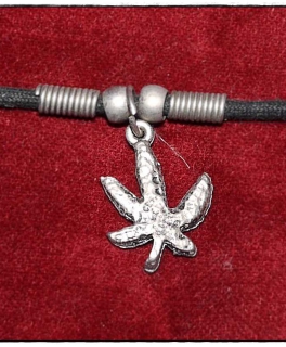 Kette mit Hanfblatt