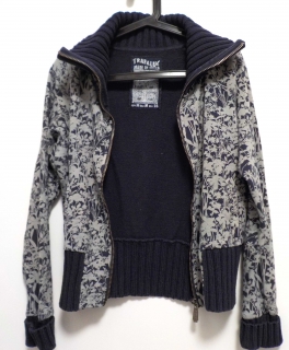 Warme Stoffjacke mit schönem Muster