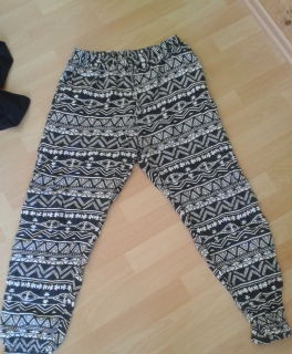 Lockere Hose Schwarz Weiß Muster