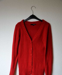 kuschlige rote Strickjacke mit großen Knöpfen, S/34-36