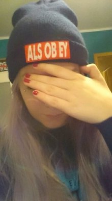 Anti Hipster Beanie als ob ey obey
