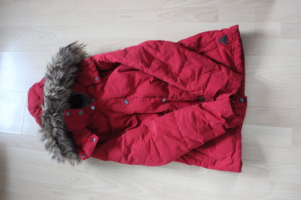 Rote Winterjacke
