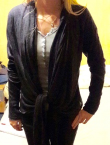 Dunkelblaue Strickjacke 