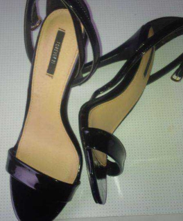 Schwarze Lack Highheels