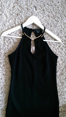 schwarzes kurzes Kleid