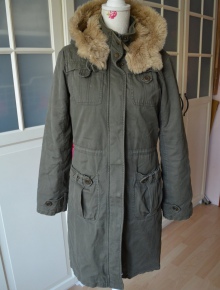 Schöne Winterjacke mit Fell