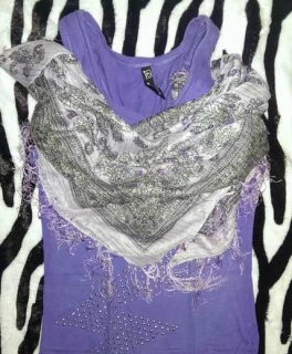 Schönes Tuch in Lila