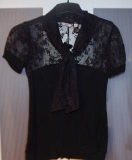 Schwarzes Oberteil von Mango mit Spitze und Schleife