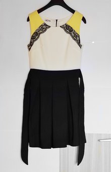 Festliches Kleid mit Spitzendetails