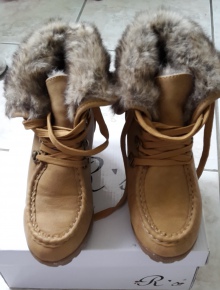 Beige Winterstiefelette mit Fellimitat Größe 37 