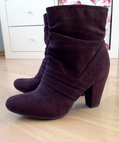 Dunkelbraune Stiefeletten