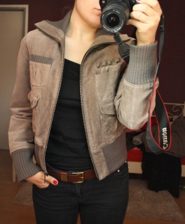 Peek&Cloppenburg - Review - hochwertige Taupe Wildleder Jacke mit Taschen von Review 