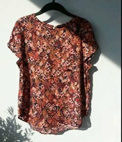 Blumige Bluse